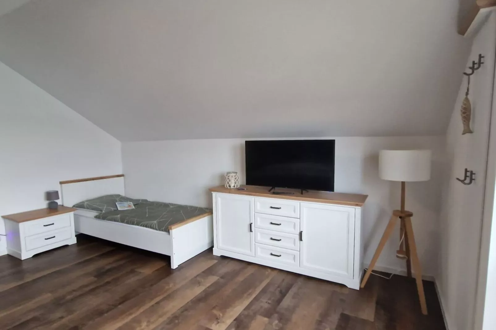 518595-Bedroom