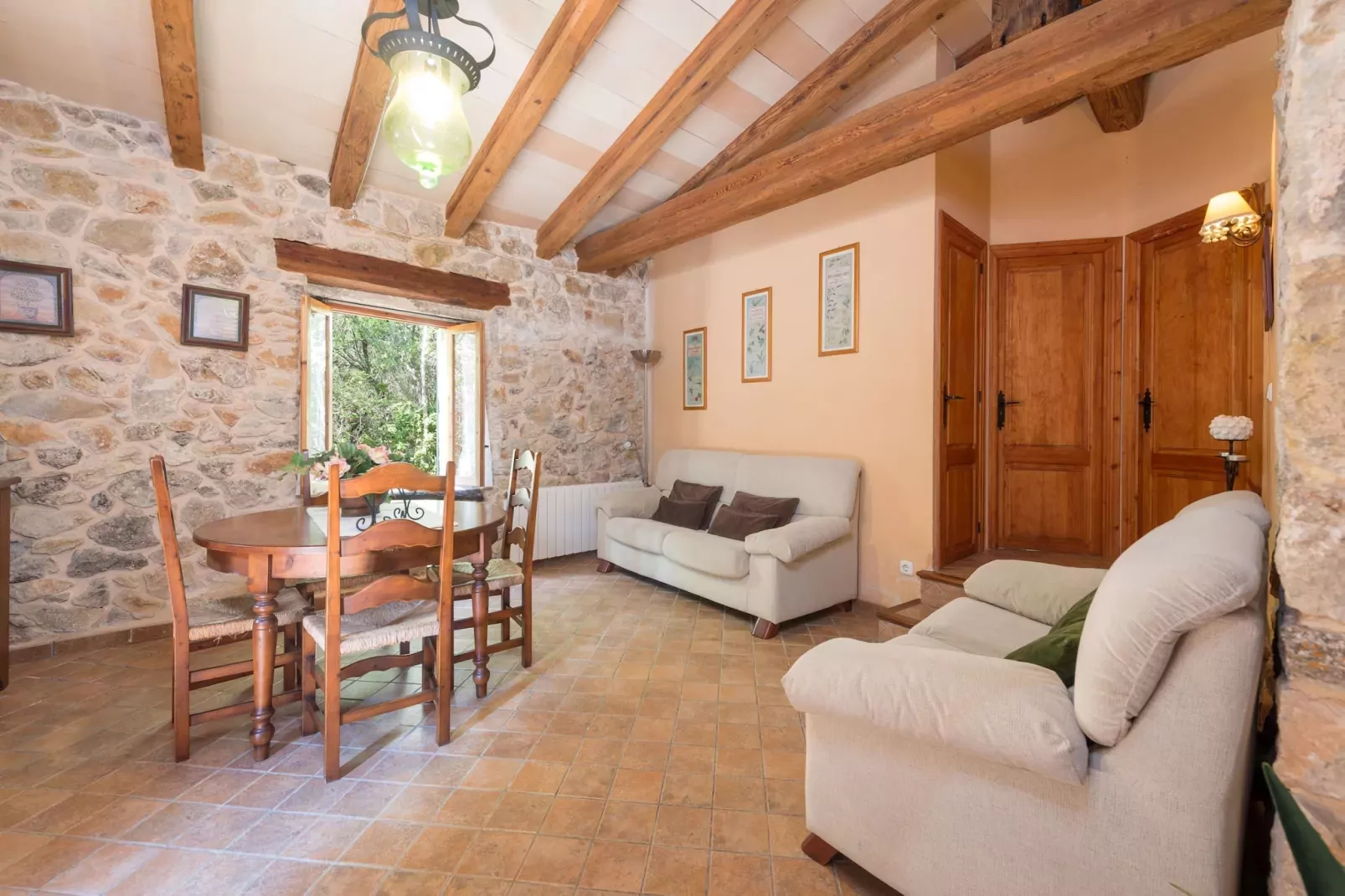 Casa De Piedra - Exterior in summer