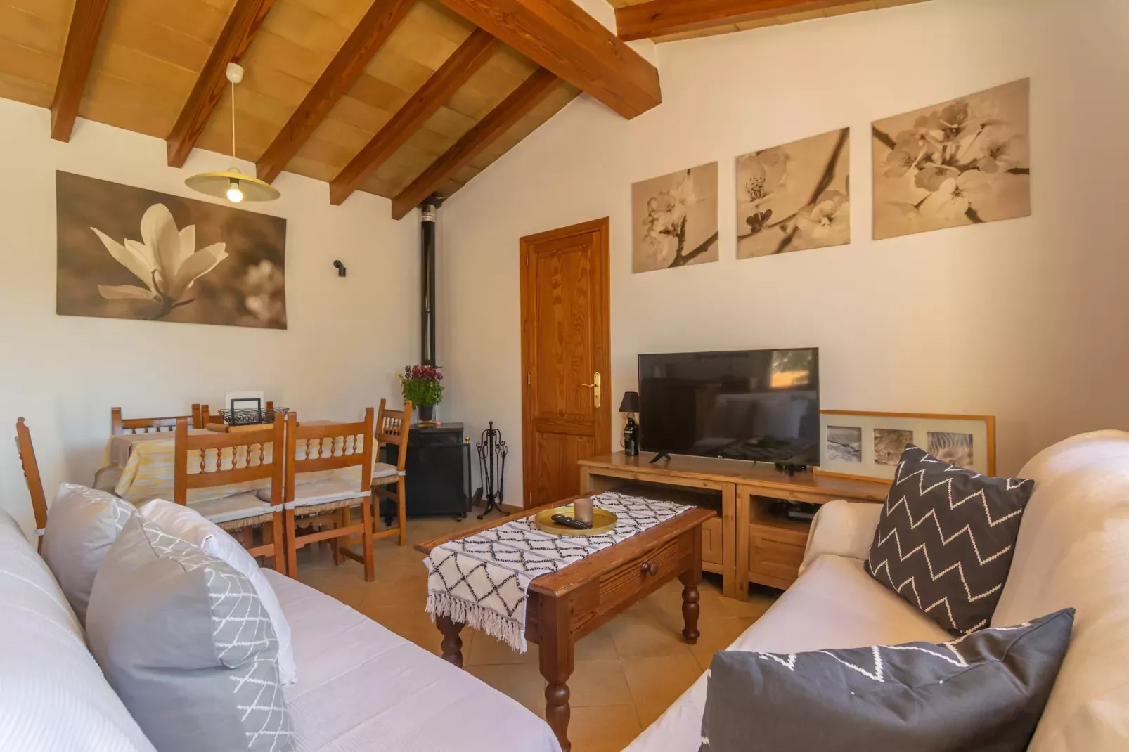 Es Coll D'en Pastor-Living room