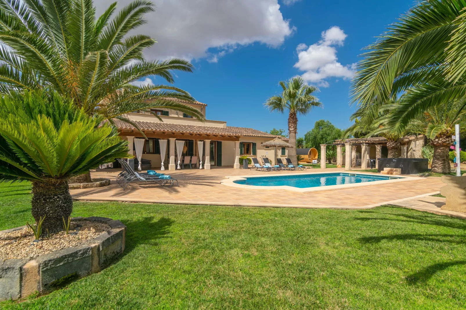 Villa Sun Club Home-Image-tags.