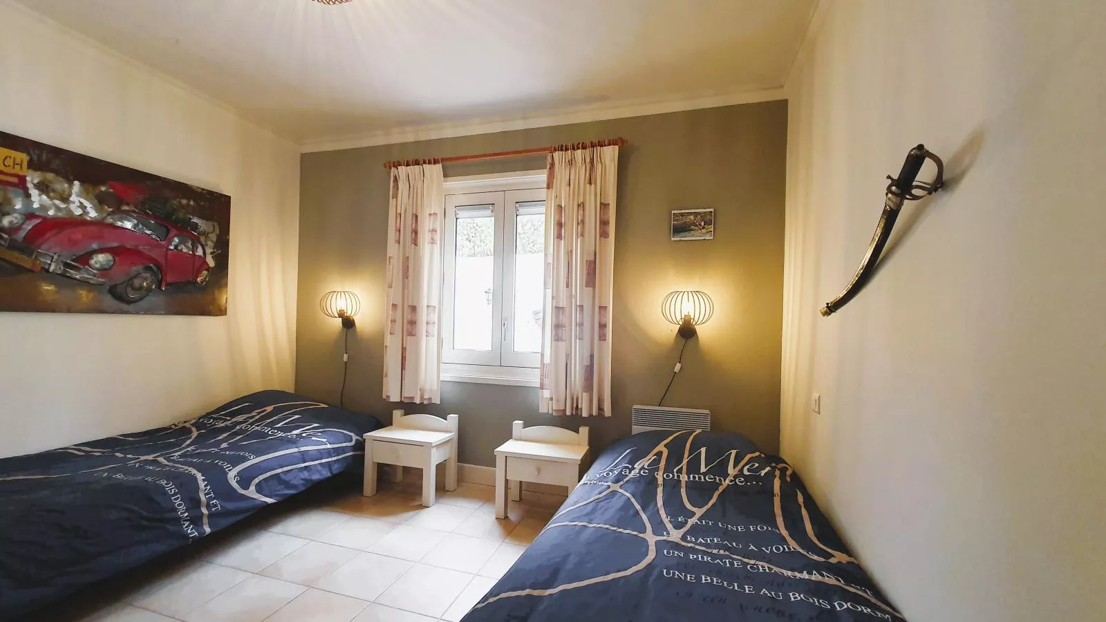 Les Hirondelles-Bedroom