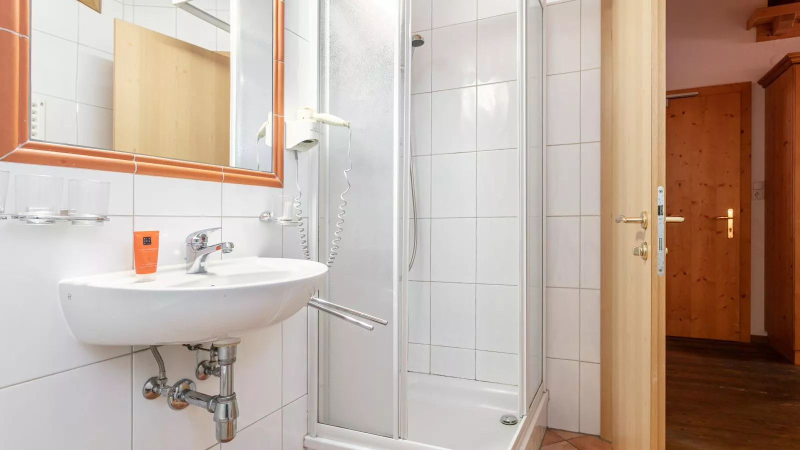 Schweizerhof Apfelrose-Bathroom
