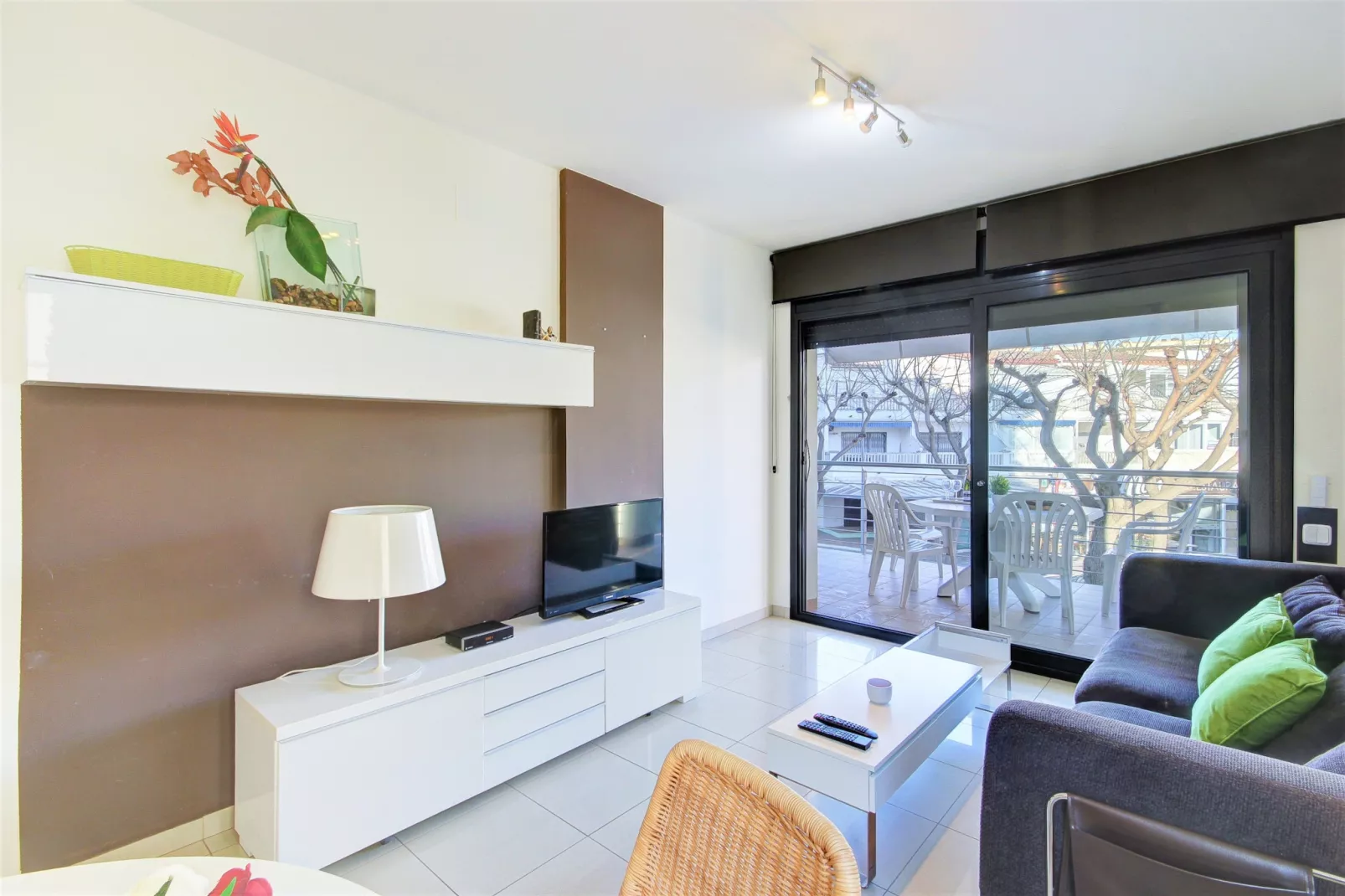 MILENI 3 1 1 4 Roses-Living room