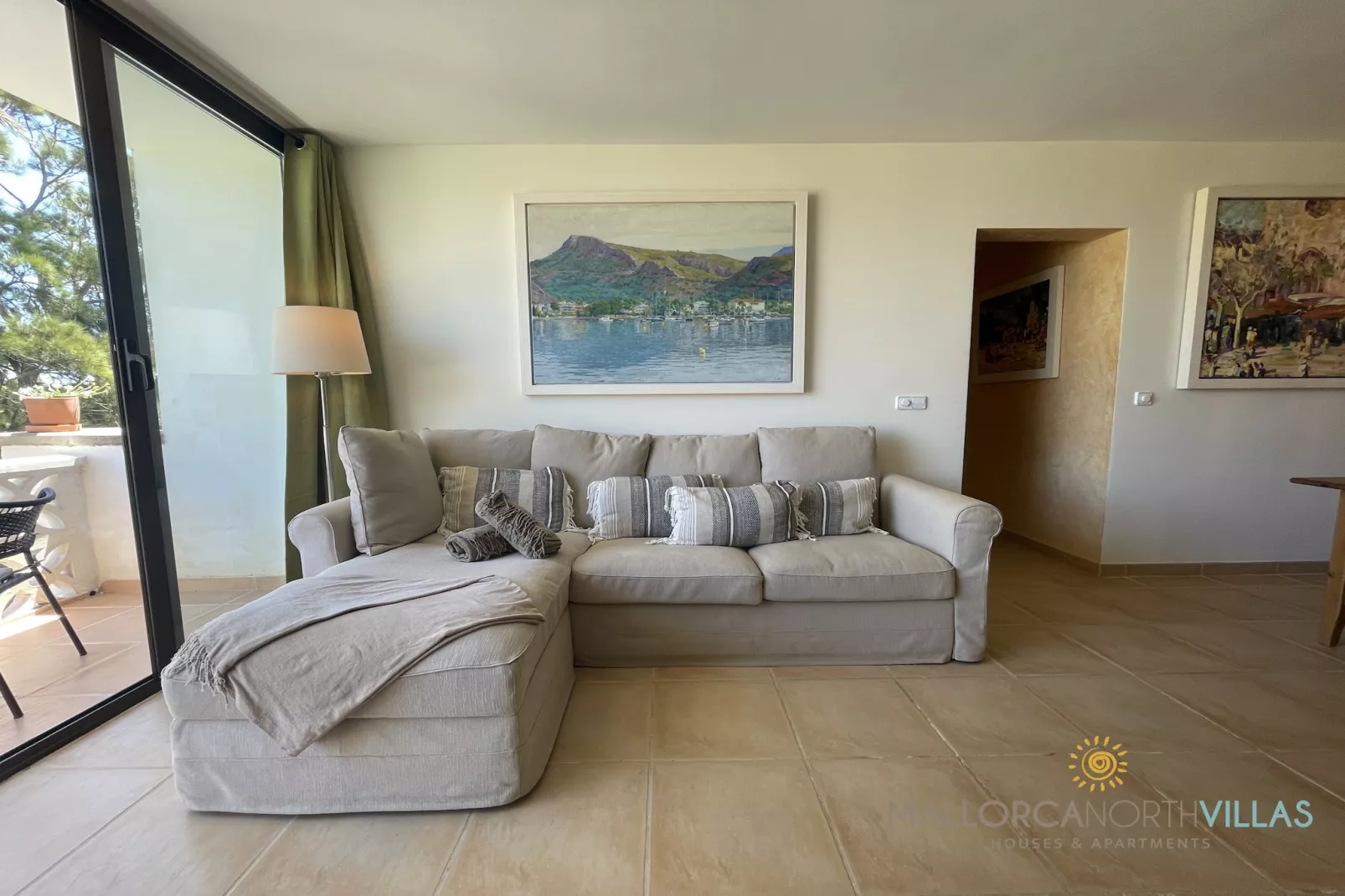 Casa del Sol: Lovely spacious family apartment-Salon