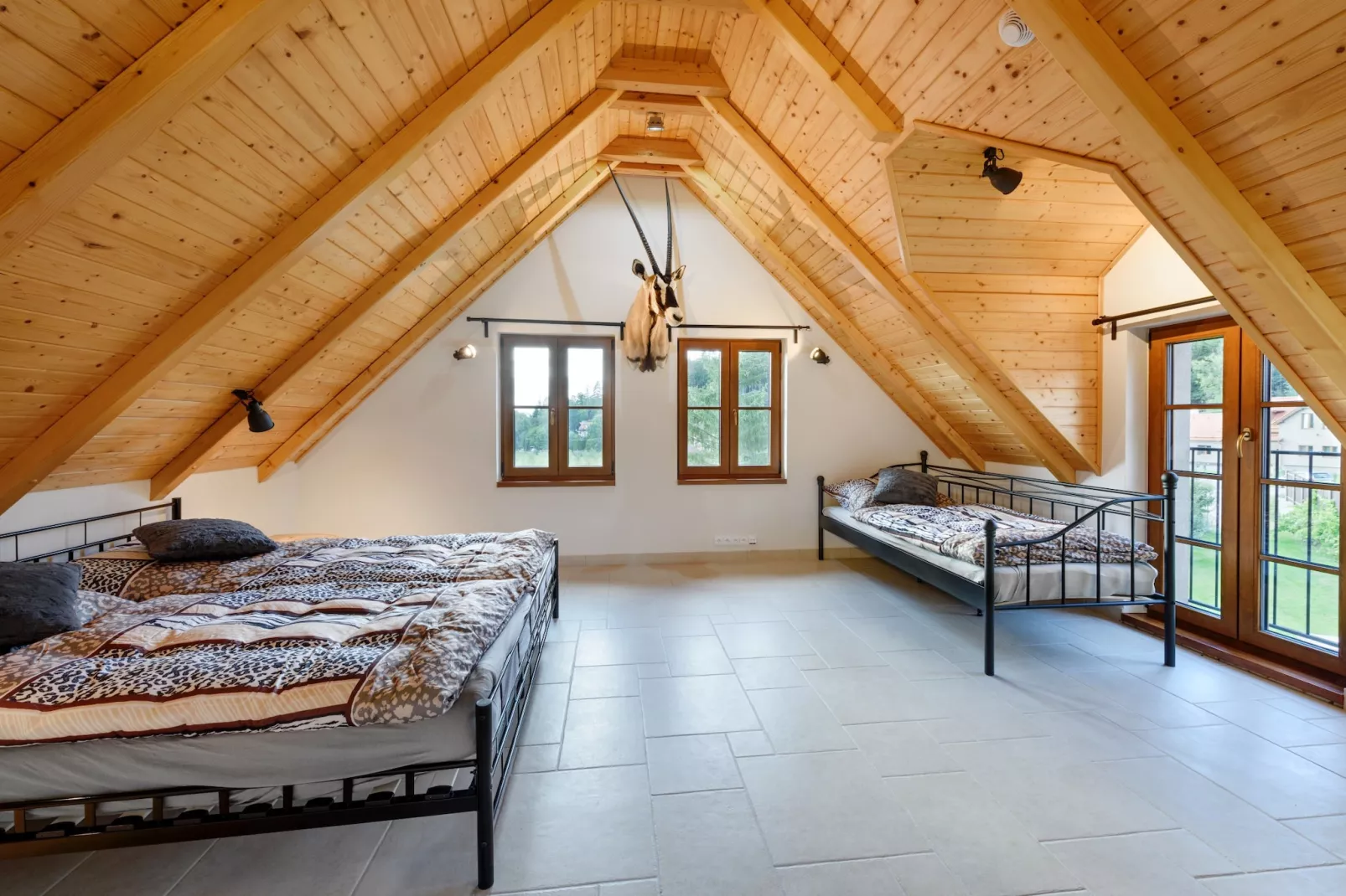 Orlík JVNL102-Schlafzimmer