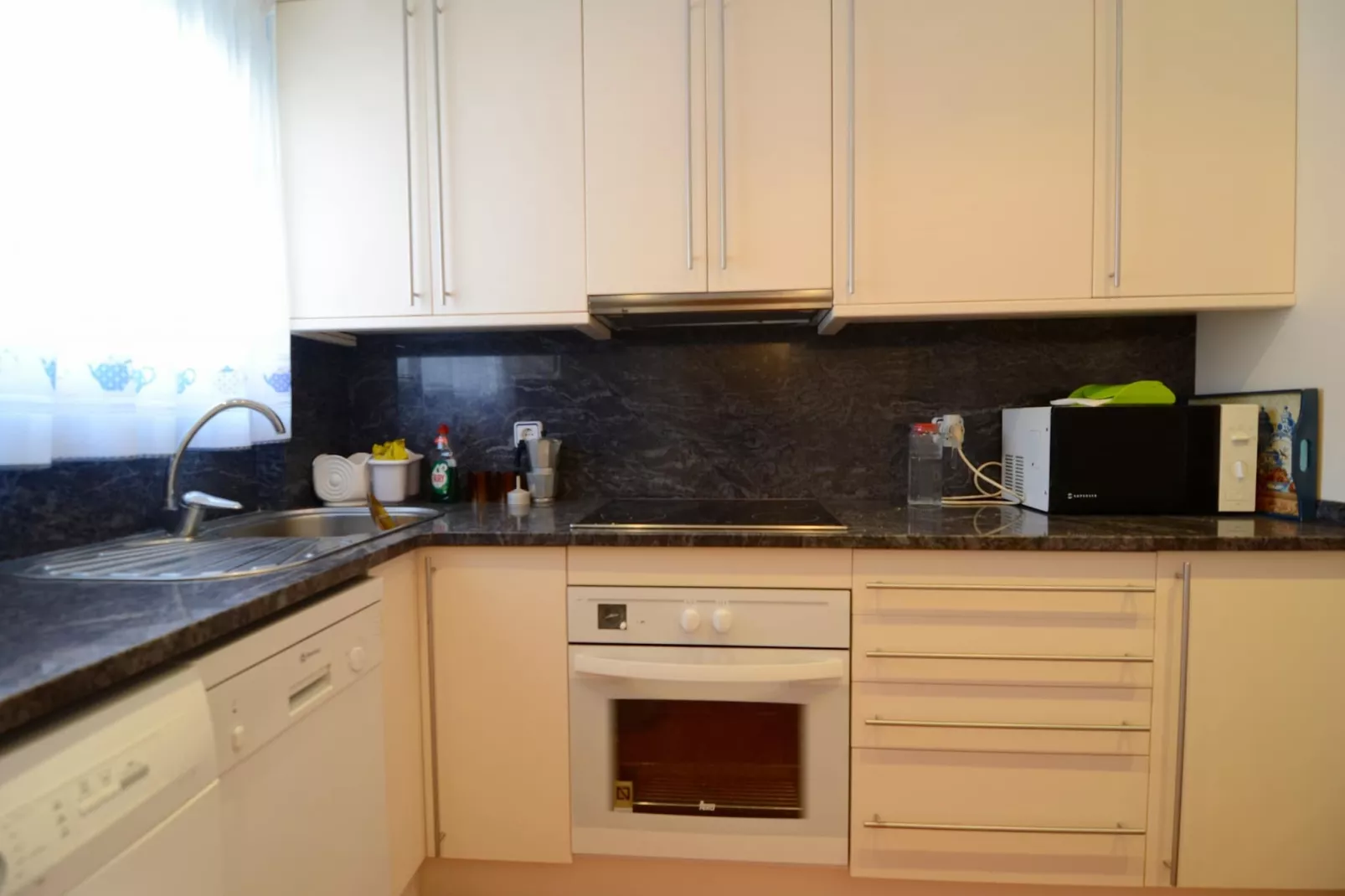 ROCAMAURA III 3-6-Kitchen