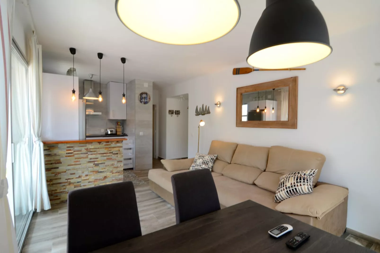 OMEGA 5 1-D-Living room
