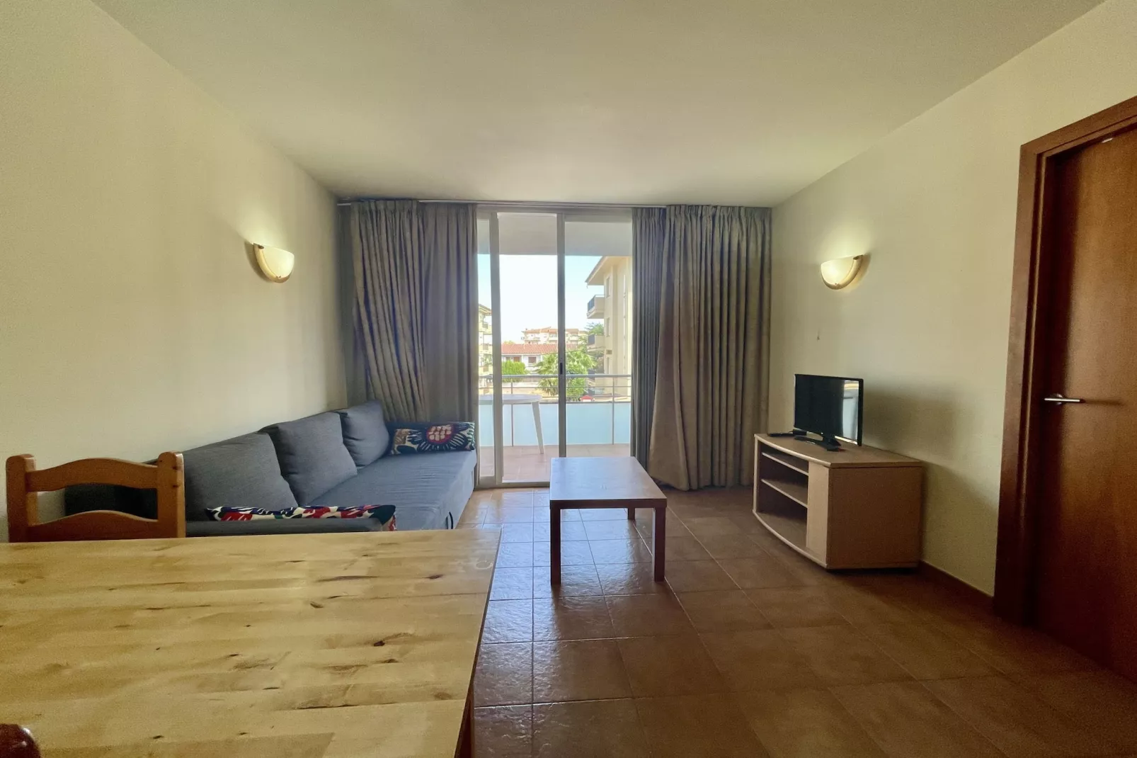 MIAMI II 101-Living room
