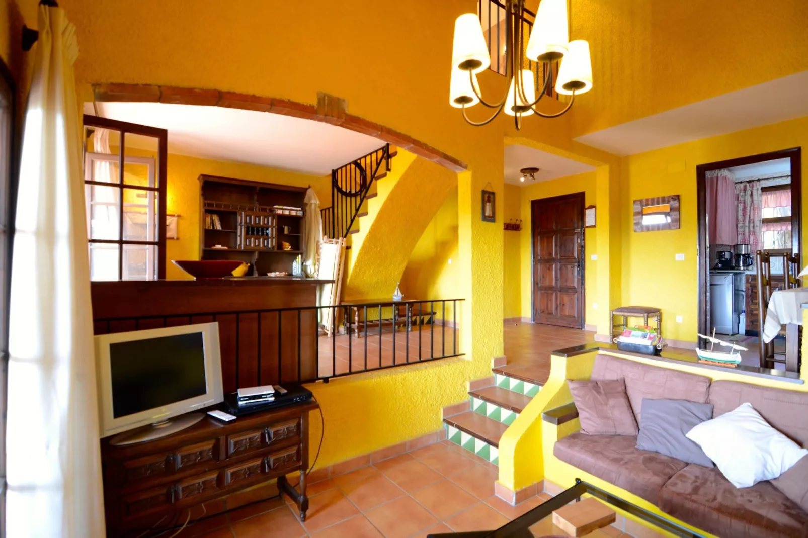 BERNA, 2-Living room