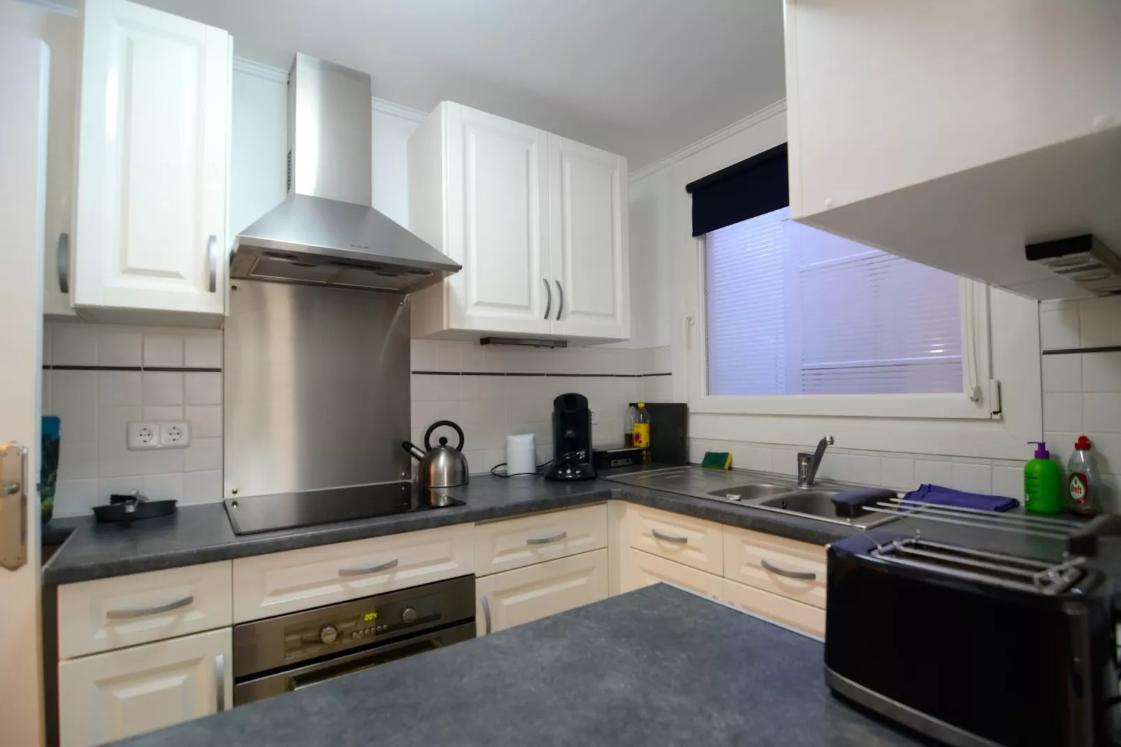 CARRER DEL PORT-Kitchen