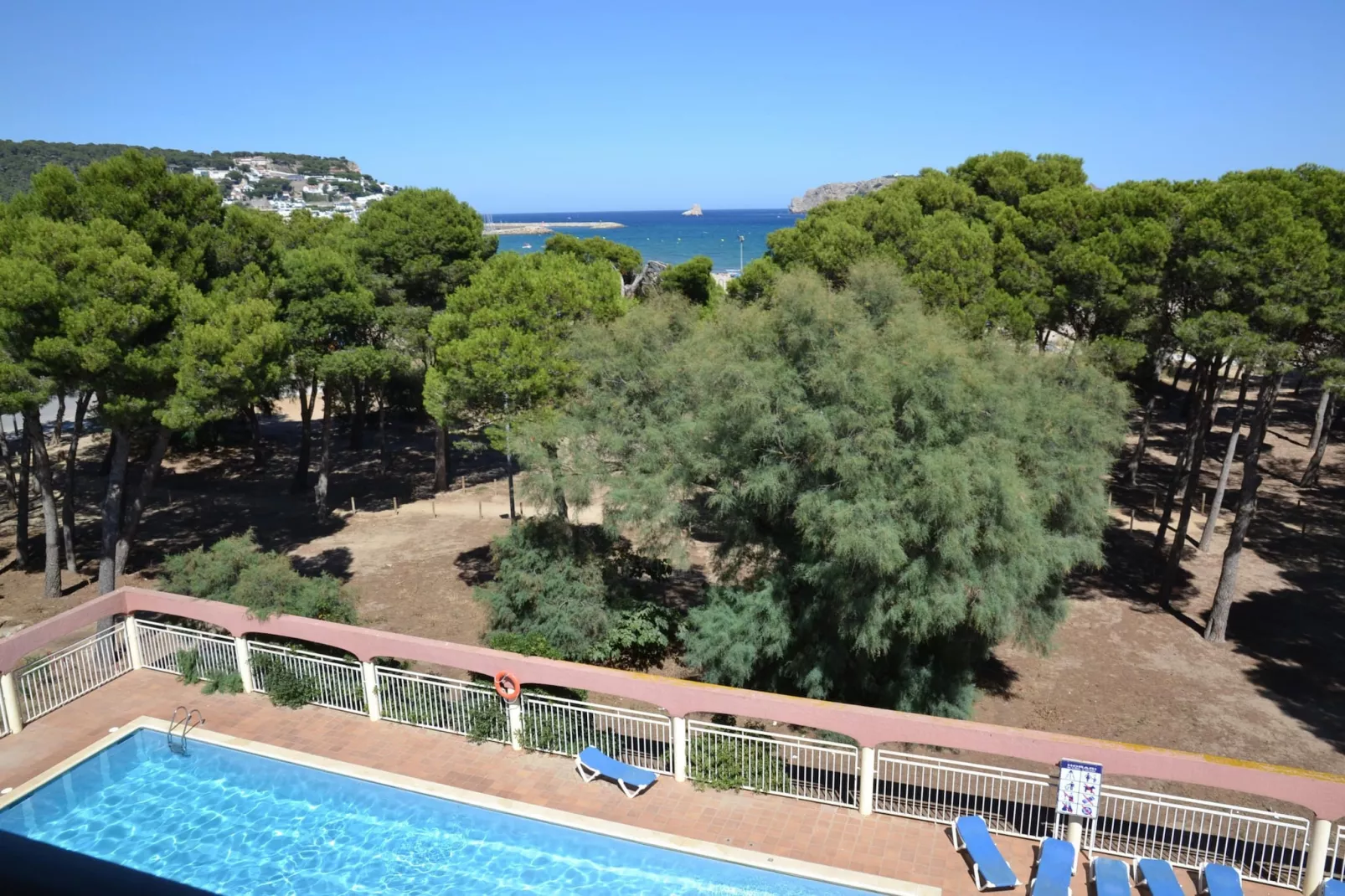 SALLES BEACH 33-Pool