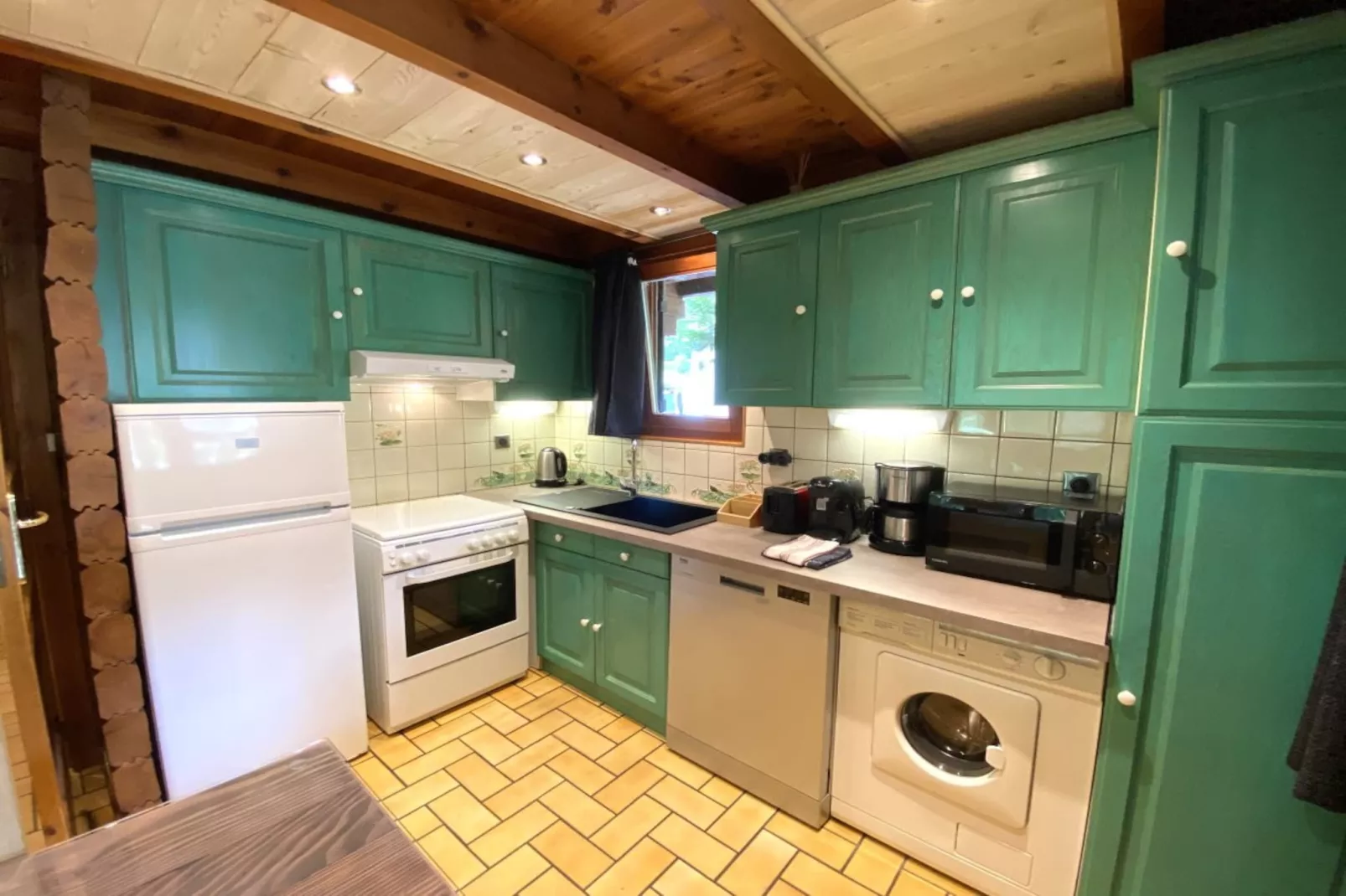 LE RENARD  Chalet en bois au calme-Kitchen