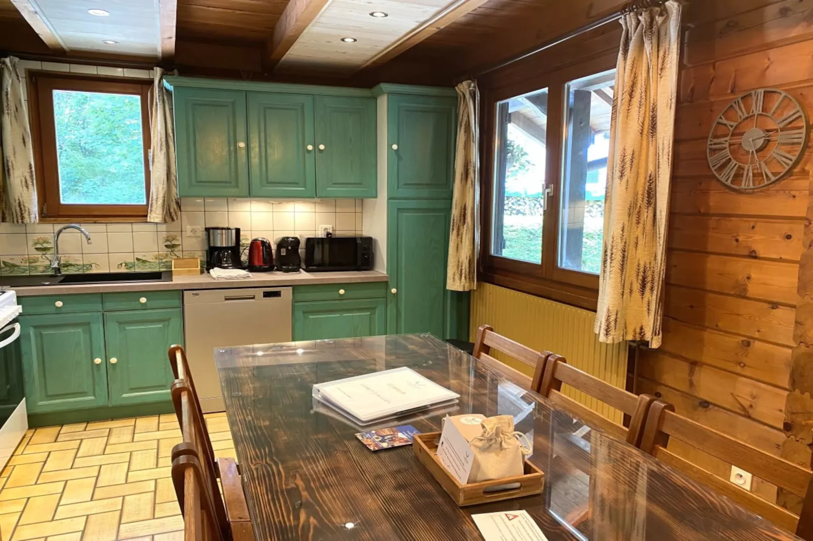 LE SKIEUR  Chalet en bois-Kitchen