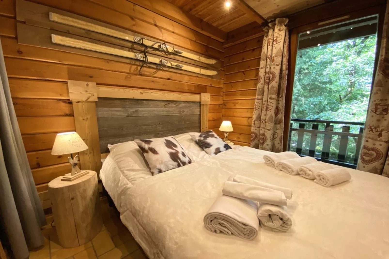 LE MONTAGNARD Chalet en bois-Bedroom