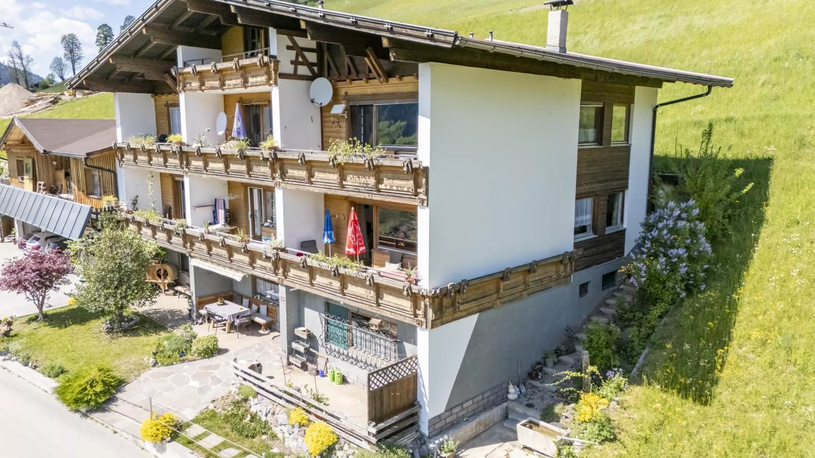 Berghof-Exterior summer