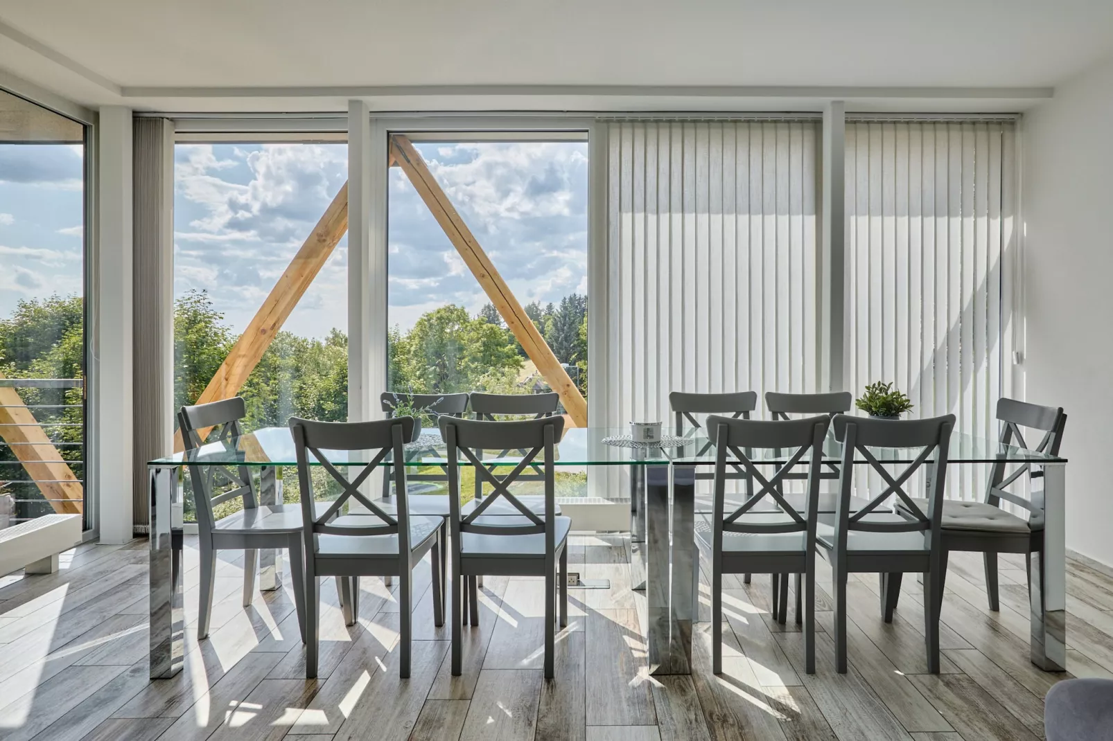 Benecko LBZ170-Dining room