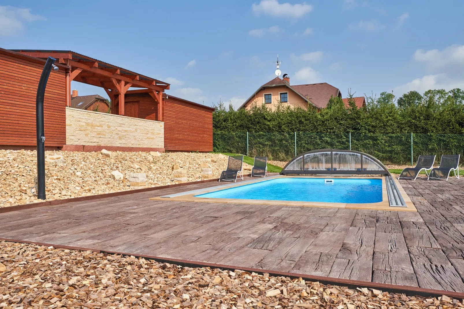 Cerna KCG350-Schwimmbad