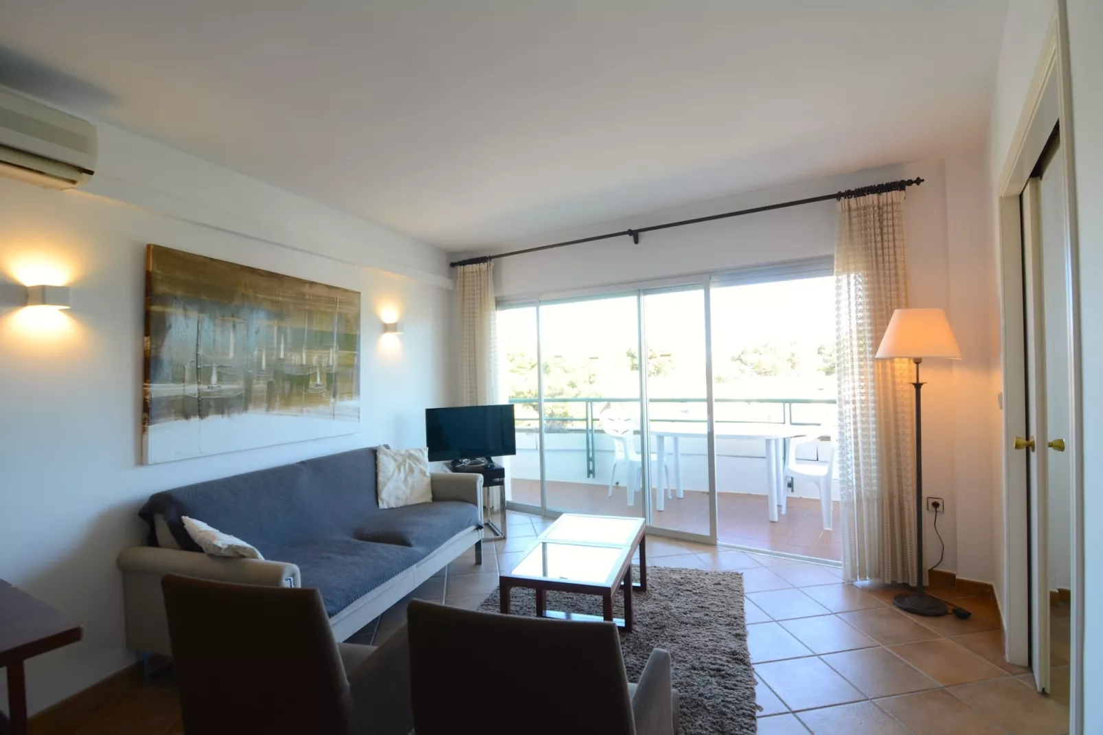 MEDES PARK I 4-5-Wohnzimmer