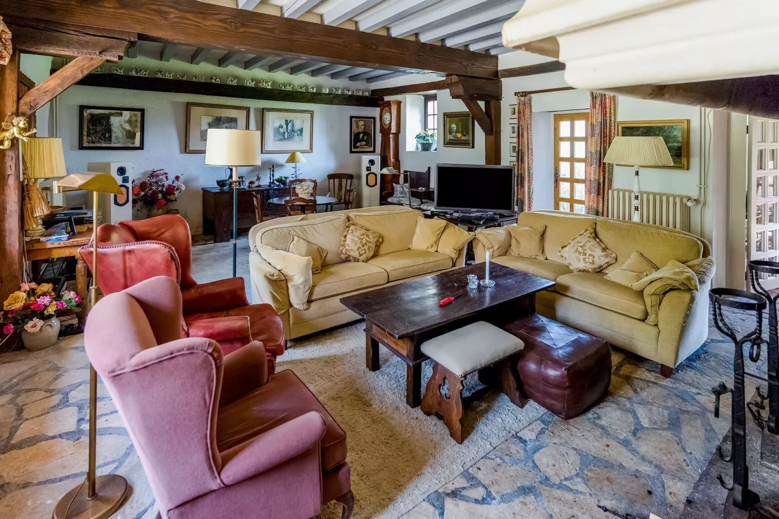 LE VIEUX CHATEAU-Wohnzimmer