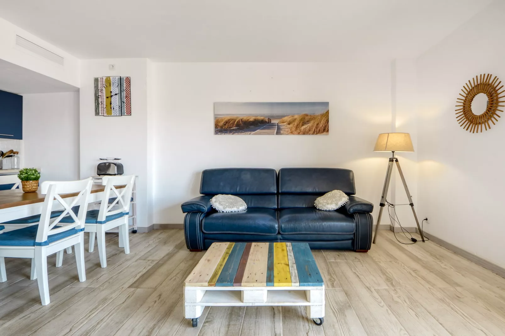 MARINES GARBI  2 8 Roses-Living room