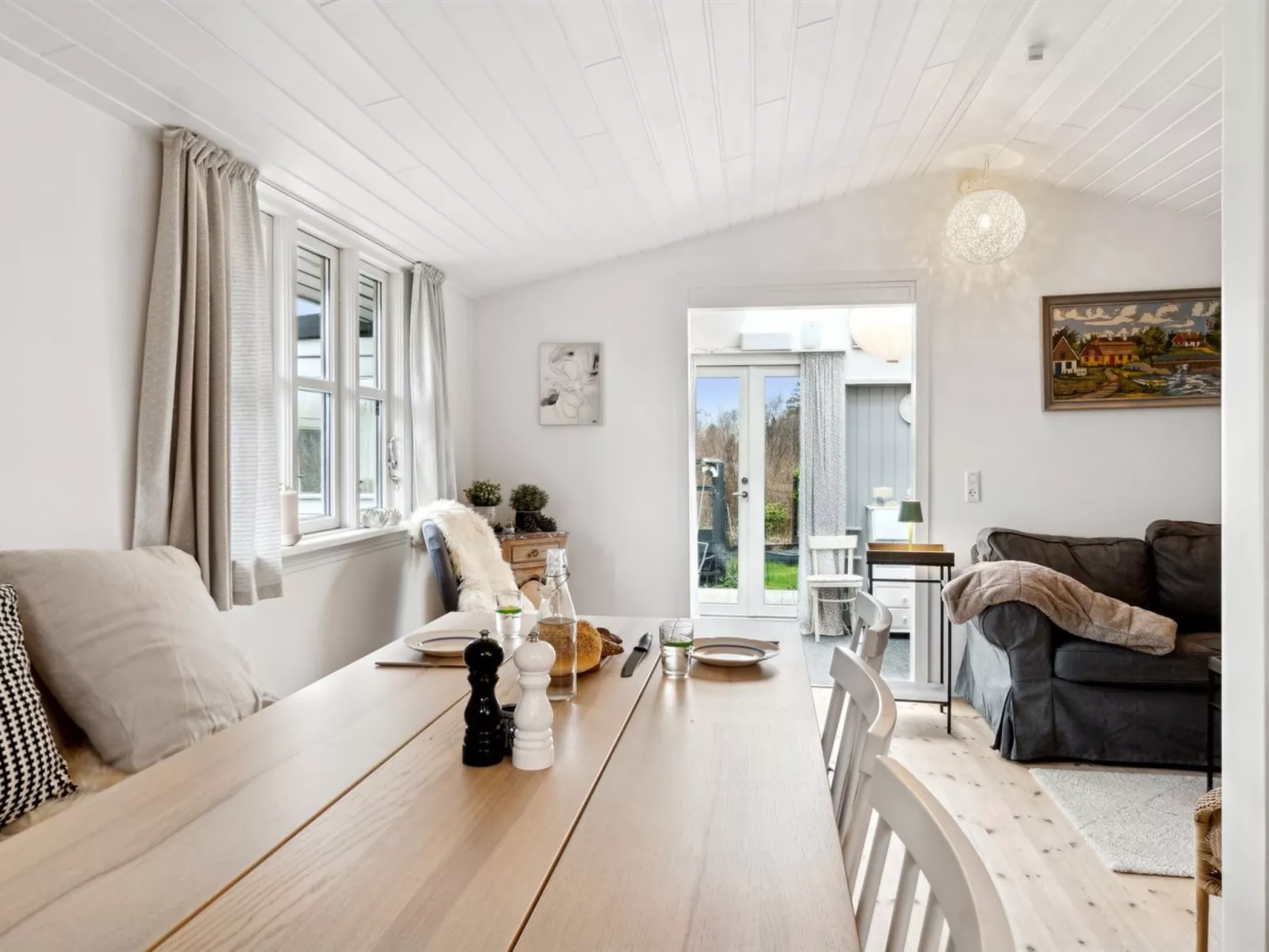 "Holmfridur" - 2km from the sea-Inside