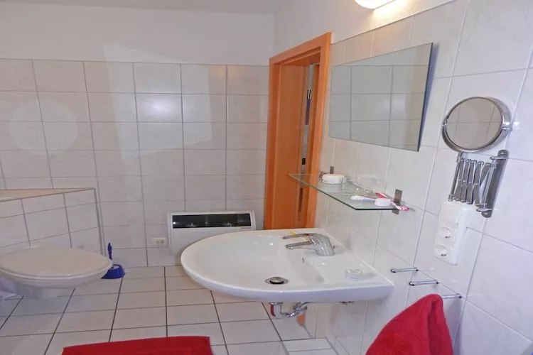 Haus 5 - Steg F - Comfort / 4 Personen-Bathroom