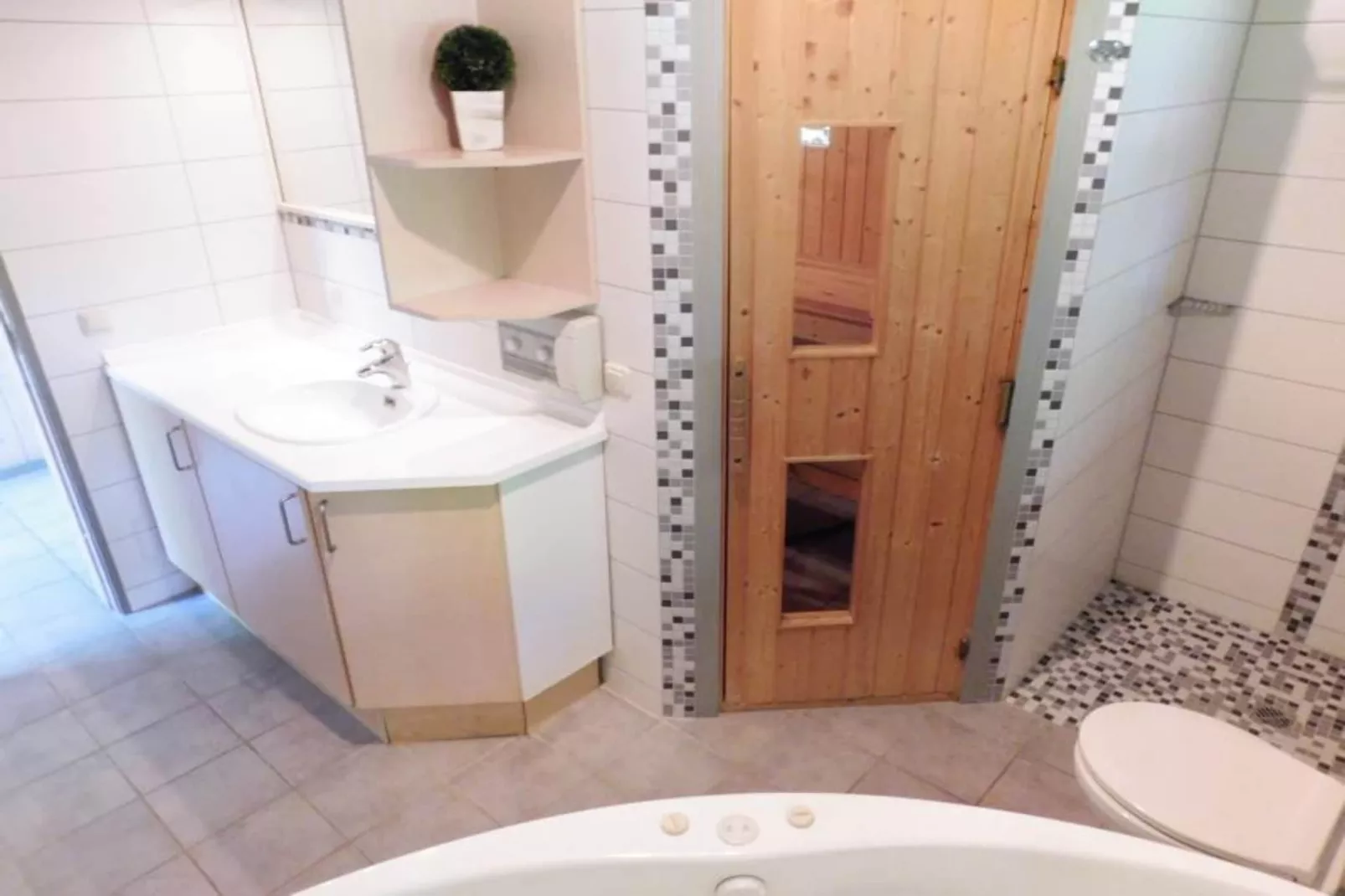 FH Seeschwalbe 96-Badezimmer