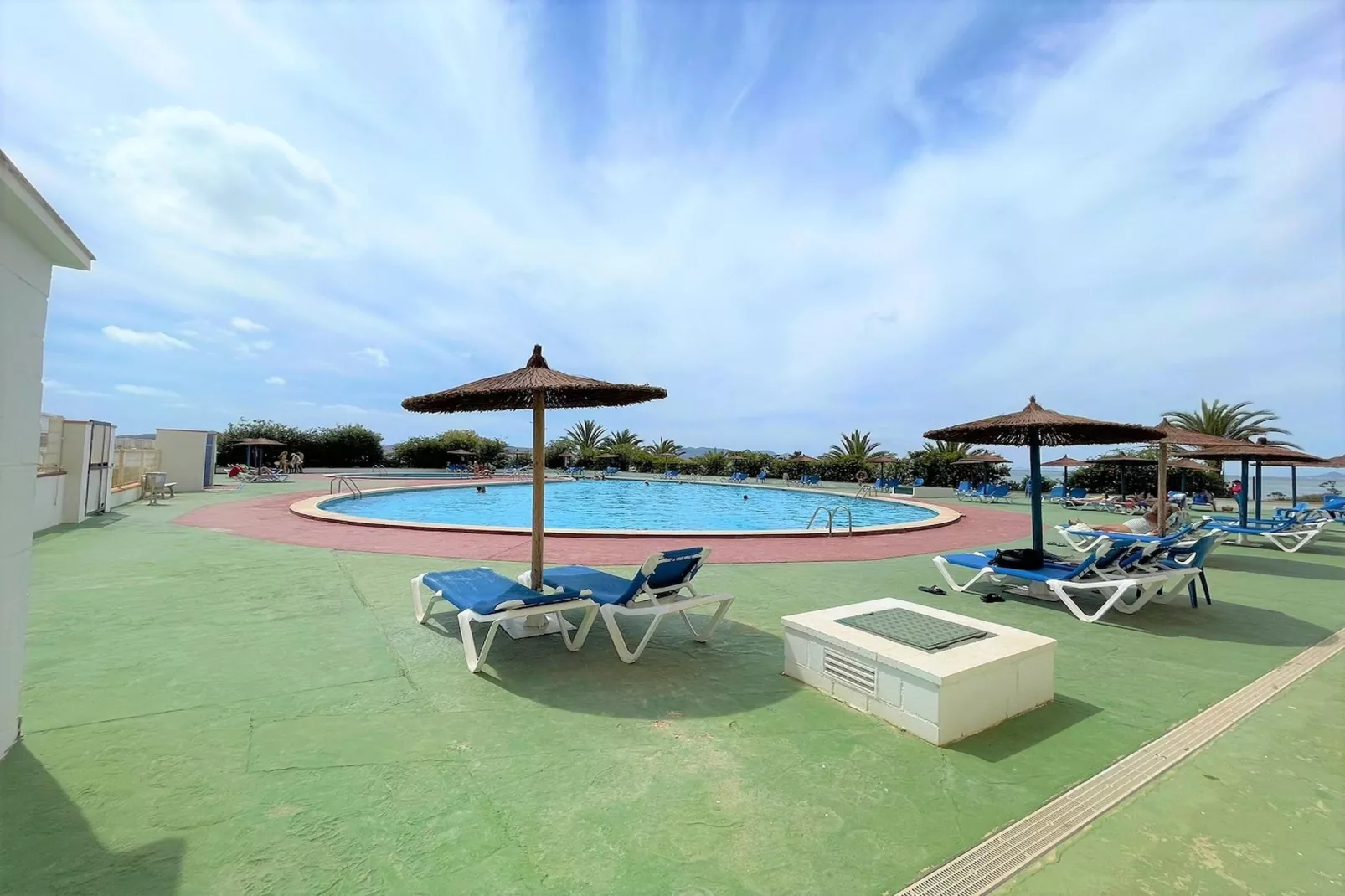 Apartamento con piscina frente al mar en La Manga del Mar Menor-Piscine