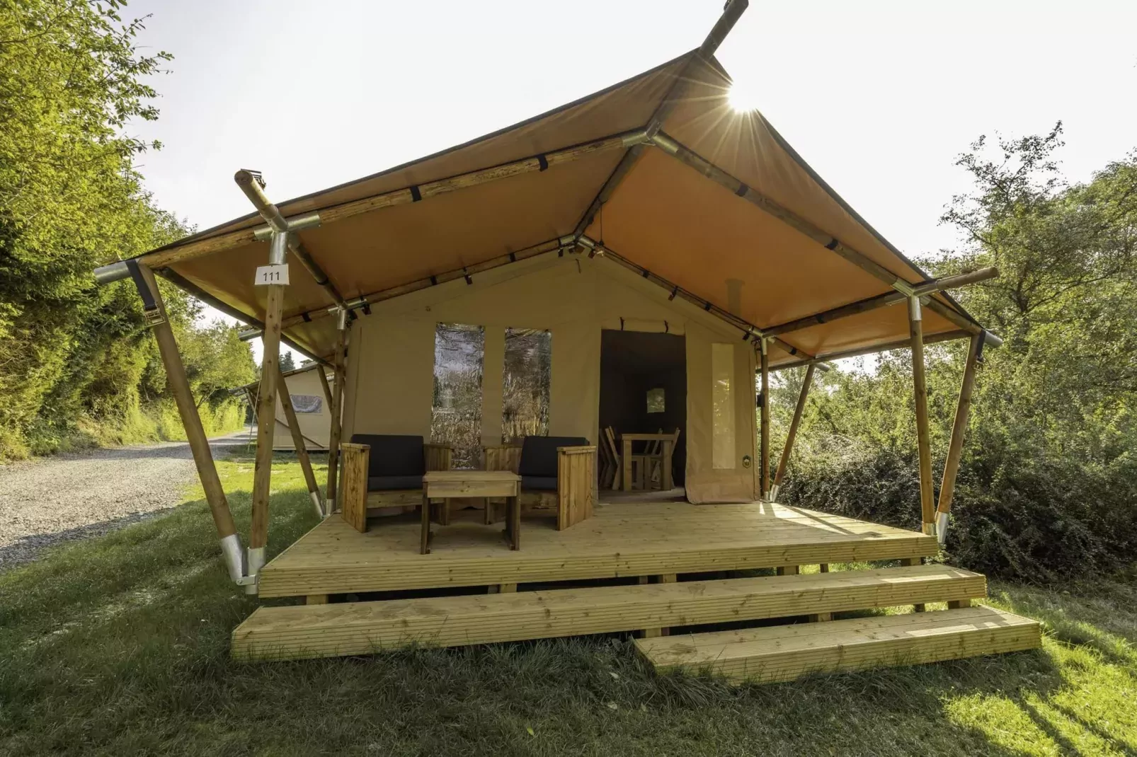 Comet 27 Lodges-Exterior summer