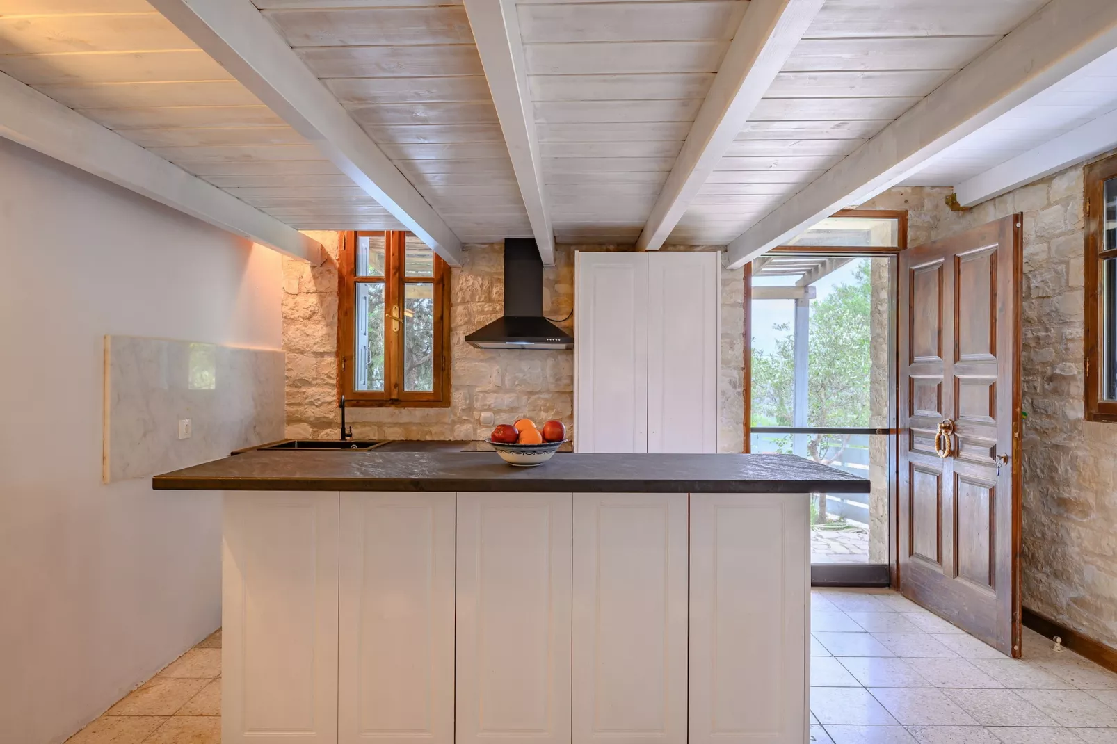 Rogalida-Kitchen