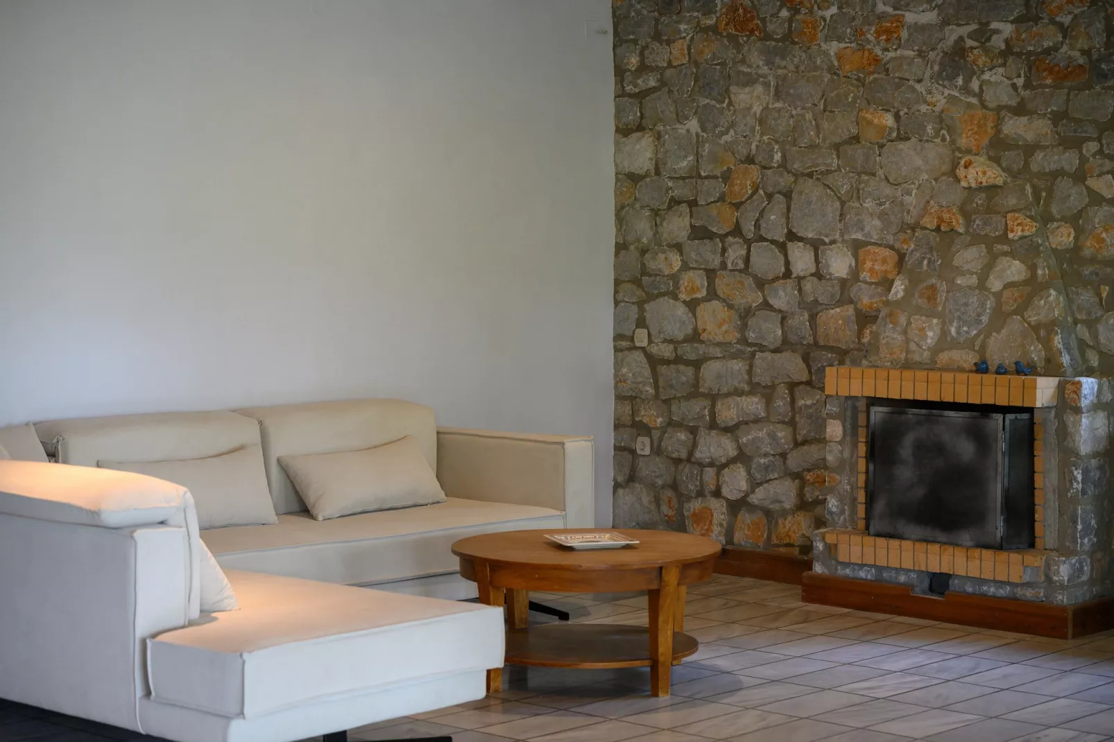 Rozare-Living room