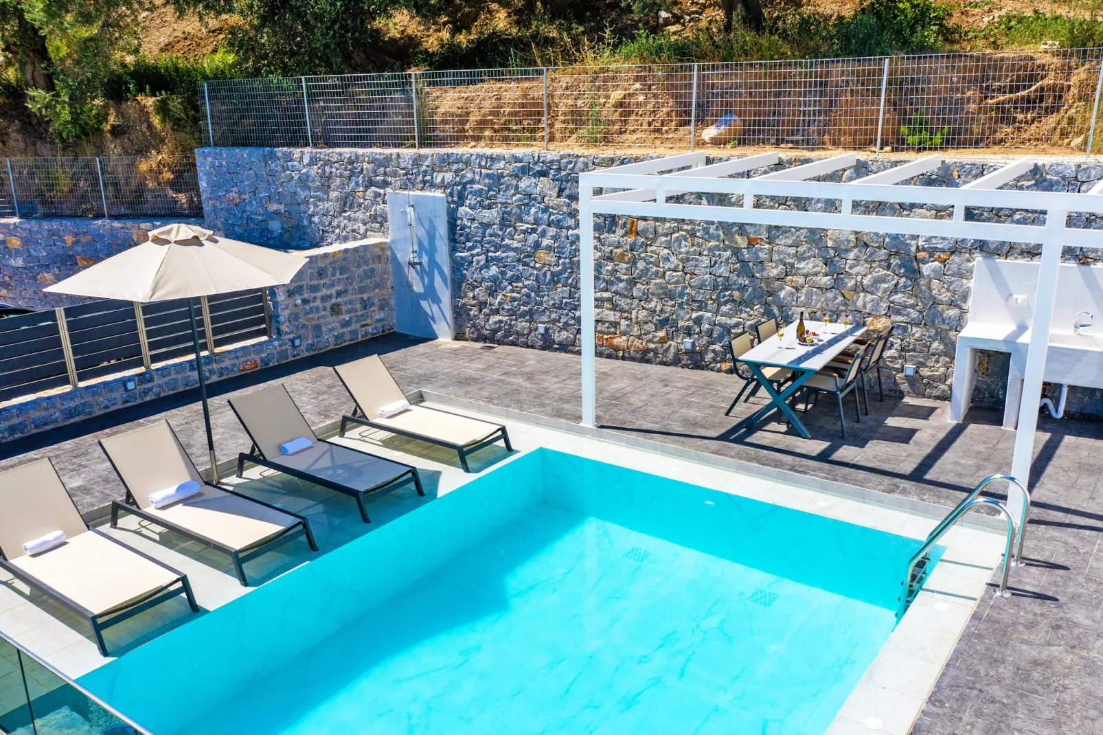 Petasos 1-Piscine