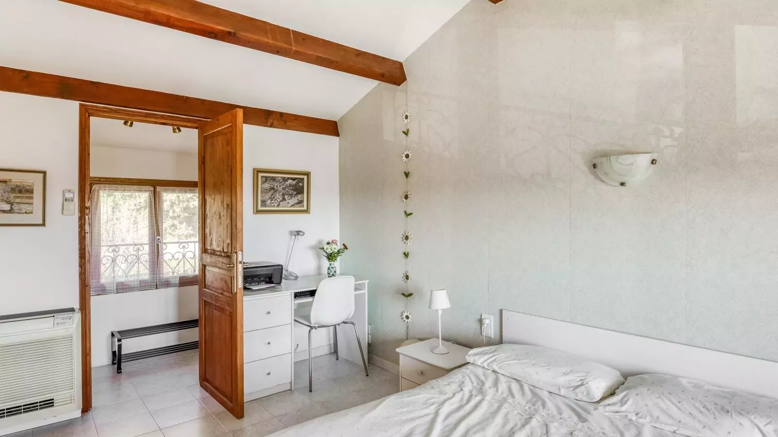 Sourire du Soleil-Bedroom