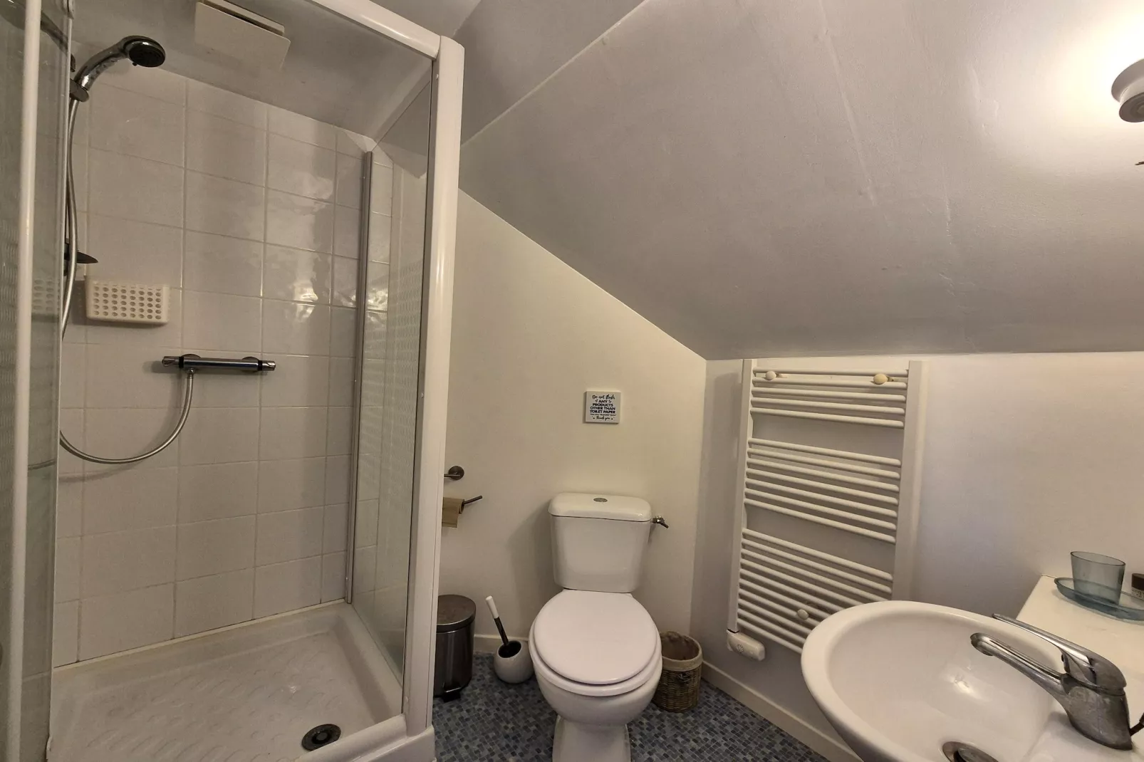 Gîte Lavender-Bathroom