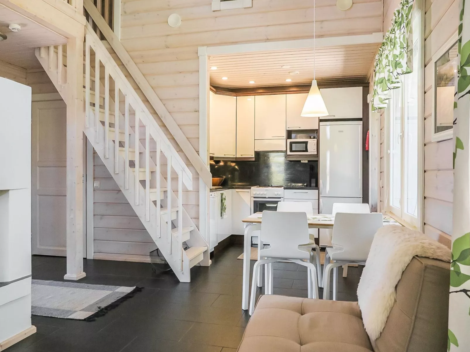 Aihki pine cottage-Inside