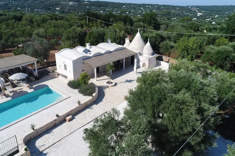 Villa Trulli dell'amore mit beheiztem Pool in Ostuni-Außenbereich Sommer