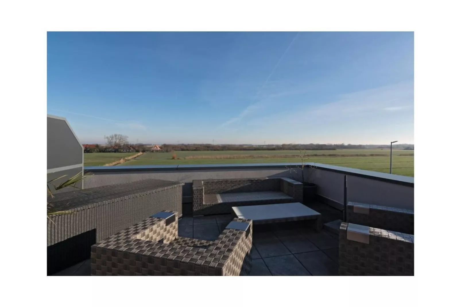 496918-Terrassenbalkon