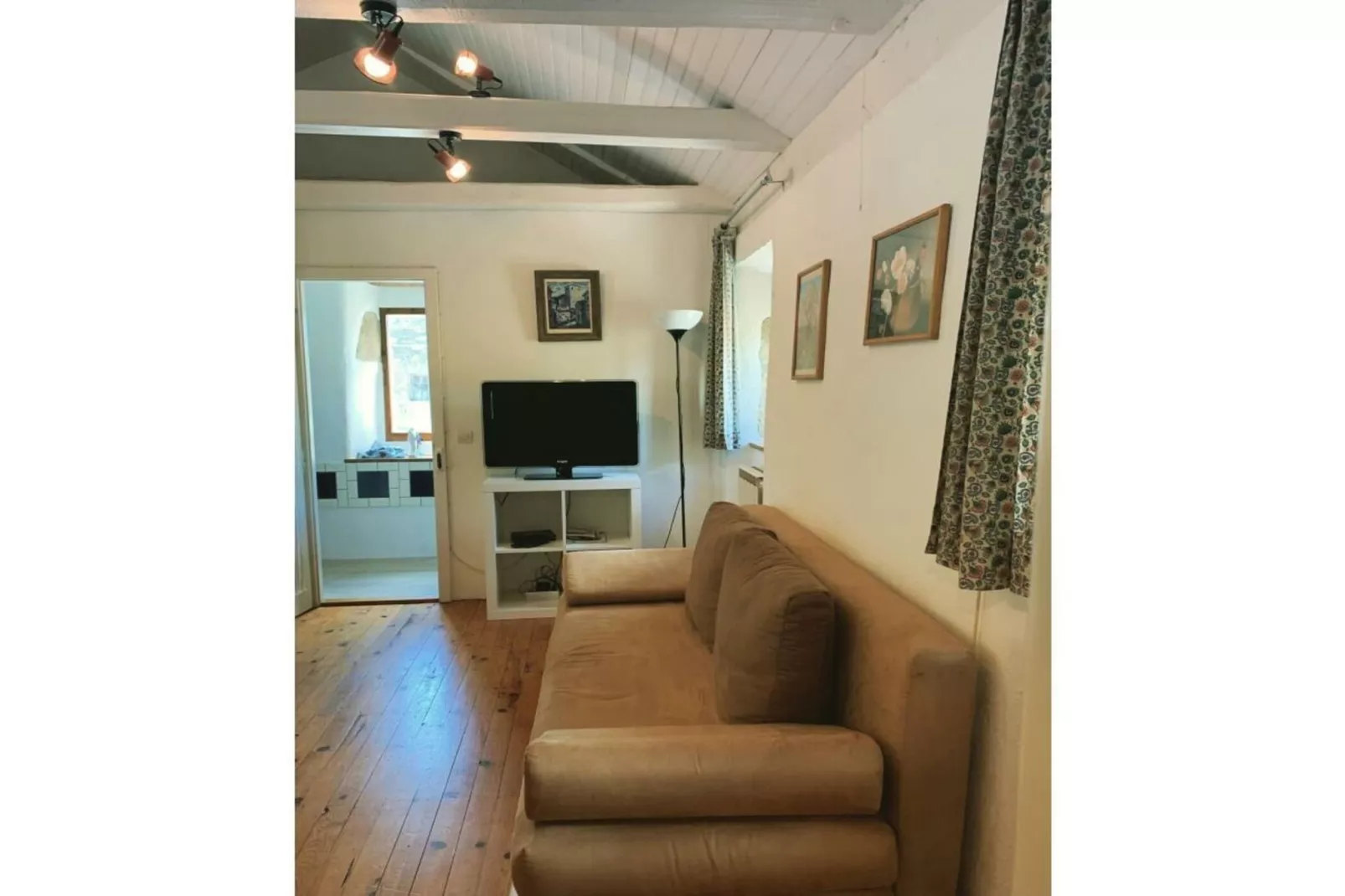 380985-Living room
