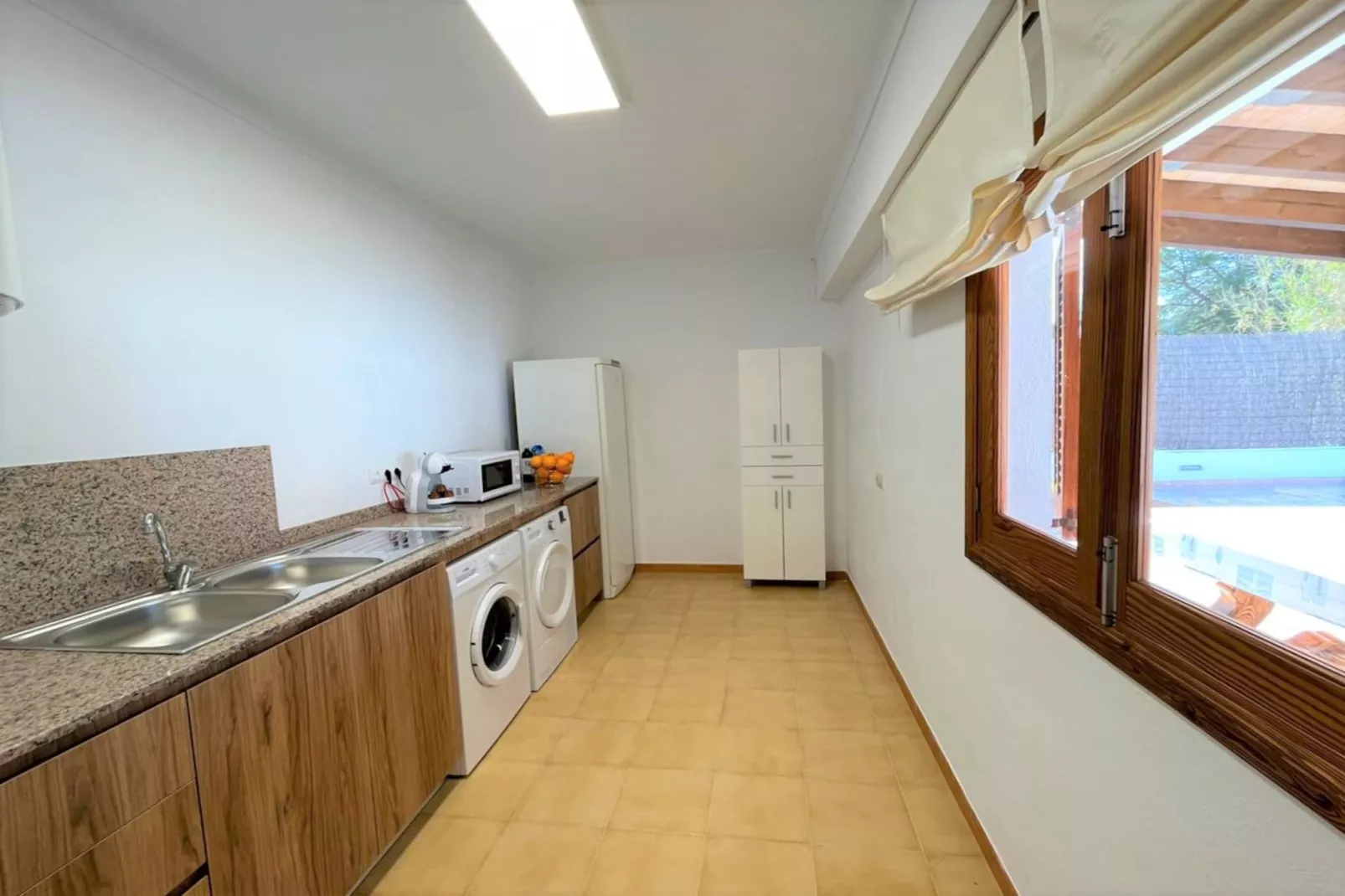 Eden Lago-Kitchen