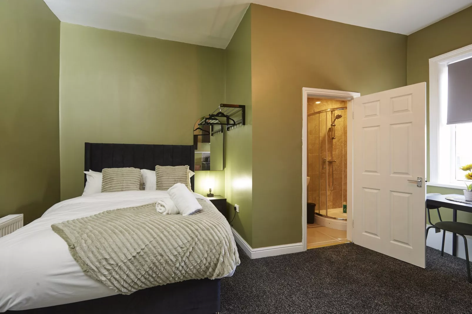 BV Aparthotel Huddersfield Ideal for Business & Leisure Stays-Chambre
