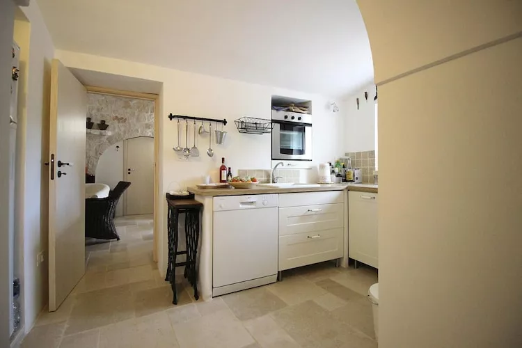 Trullo, Ostuni-Trullo I Giardini-Küche