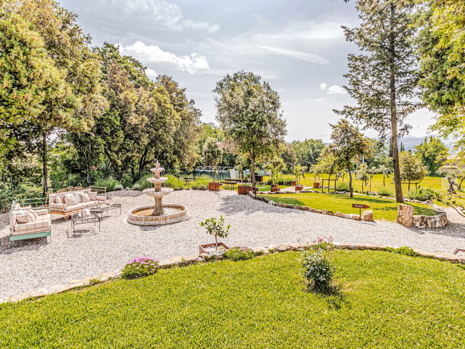 Chateau Le Siroque-Outside