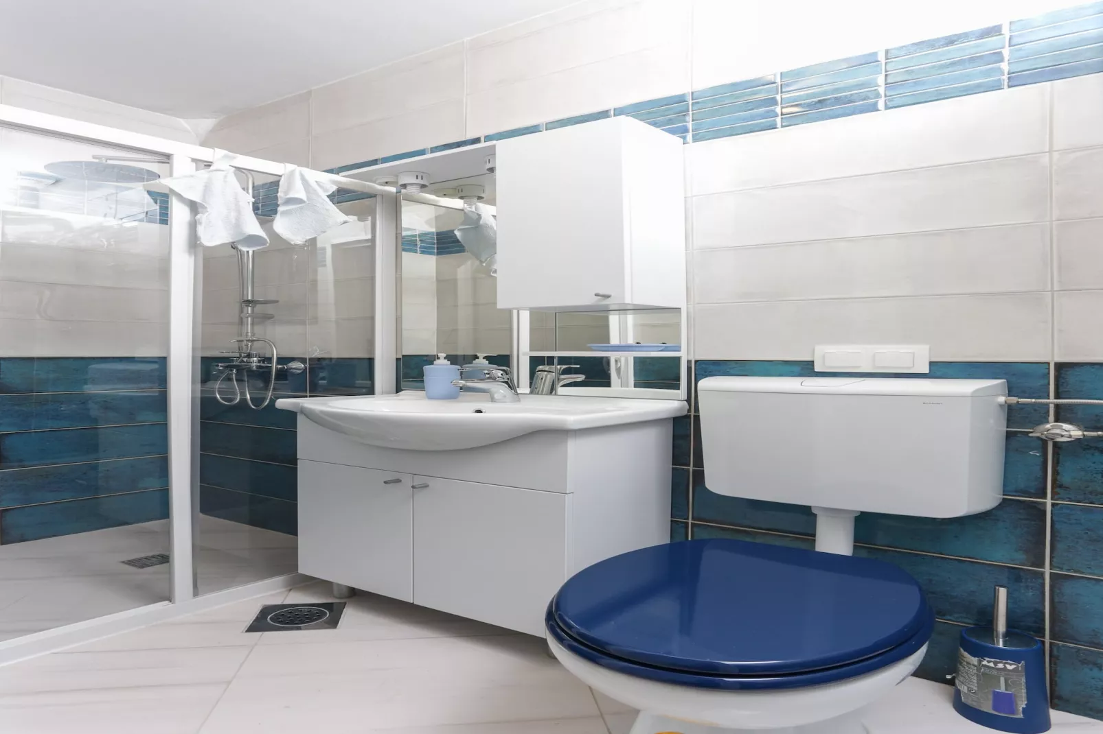Apartment Saulan - One-Bedroom Apartment-Bathroom