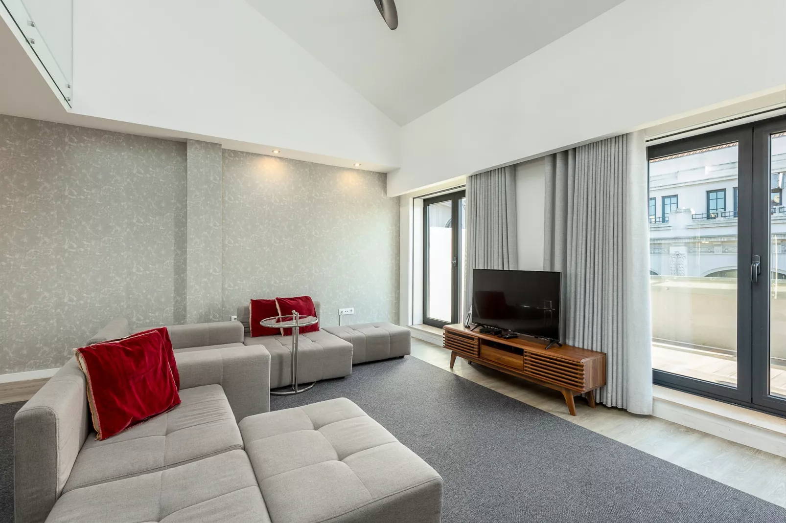 YOUROPO - Central-Living room
