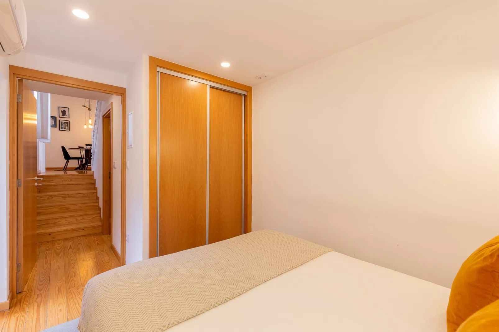 YOUROPO - Cosy 4-Bedroom