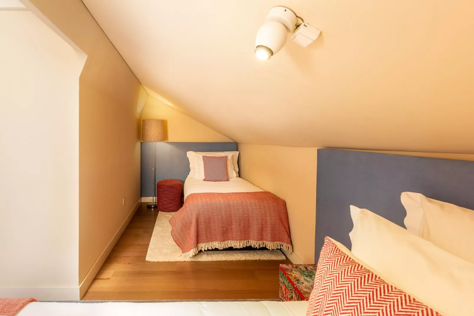 YOUROPO - Bolhão 4D-Bedroom