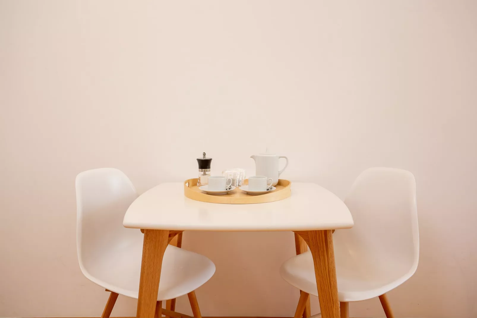 YOUROPO - Cosy 1-Dining room