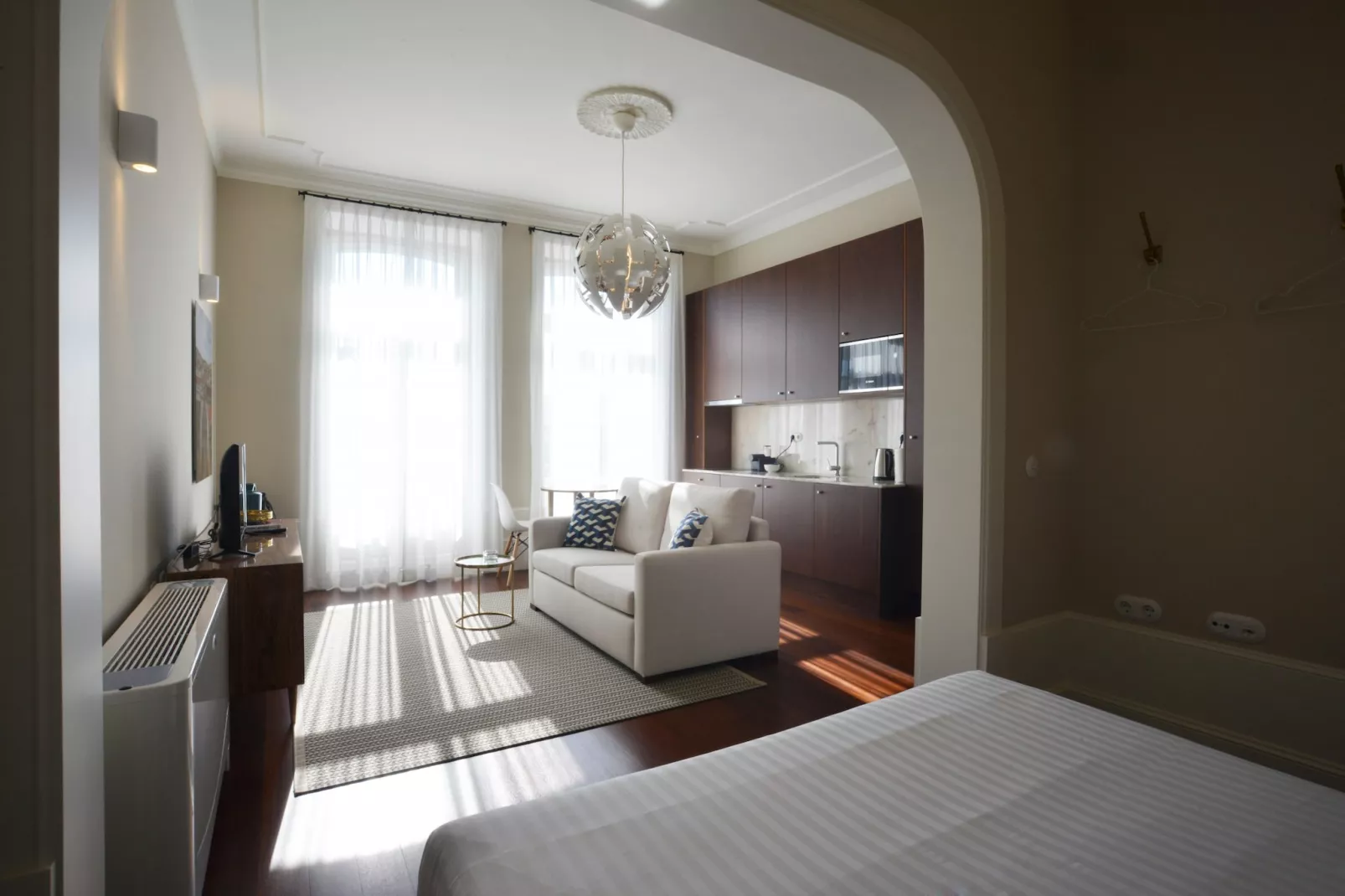 YOUROPO - Market 2B-Living room