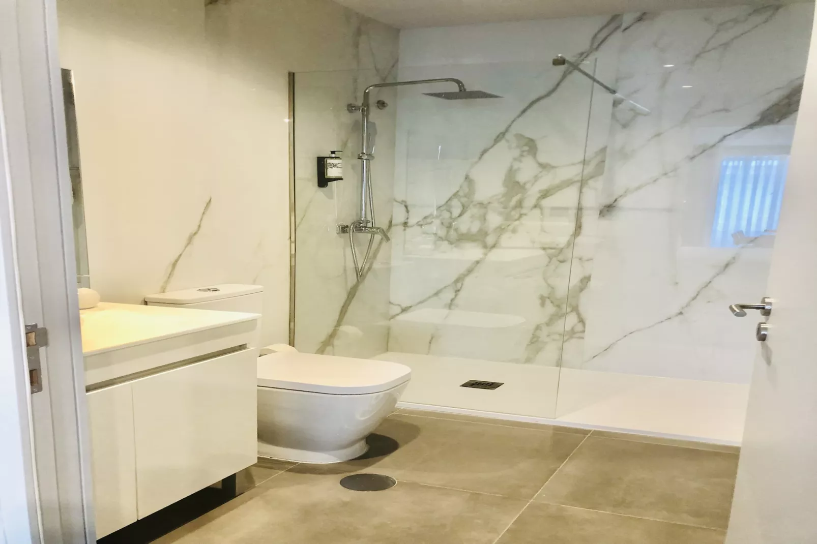 YOUROPO - Downtown 2B-Bathroom
