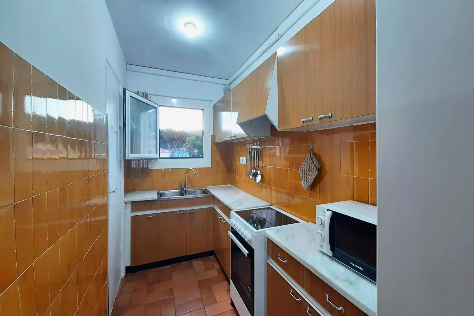 Medas 12-Kitchen